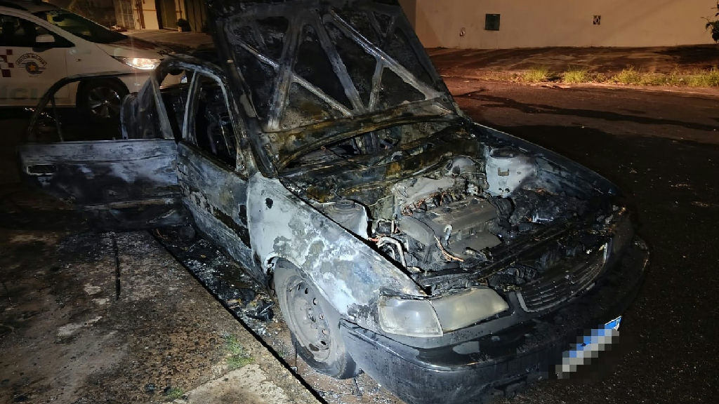 Homem é preso em São Manuel após incendiar carro e ameaçar esposa durante briga