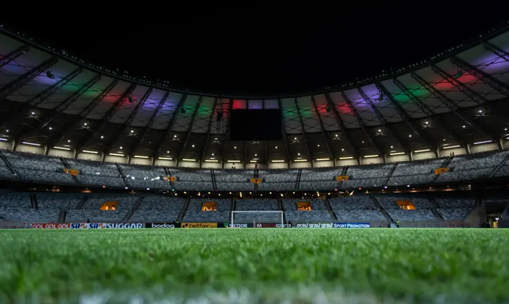 Libertadores: Cruzeiro e Flamengo empatam no Mineirão em duelo brasileiro