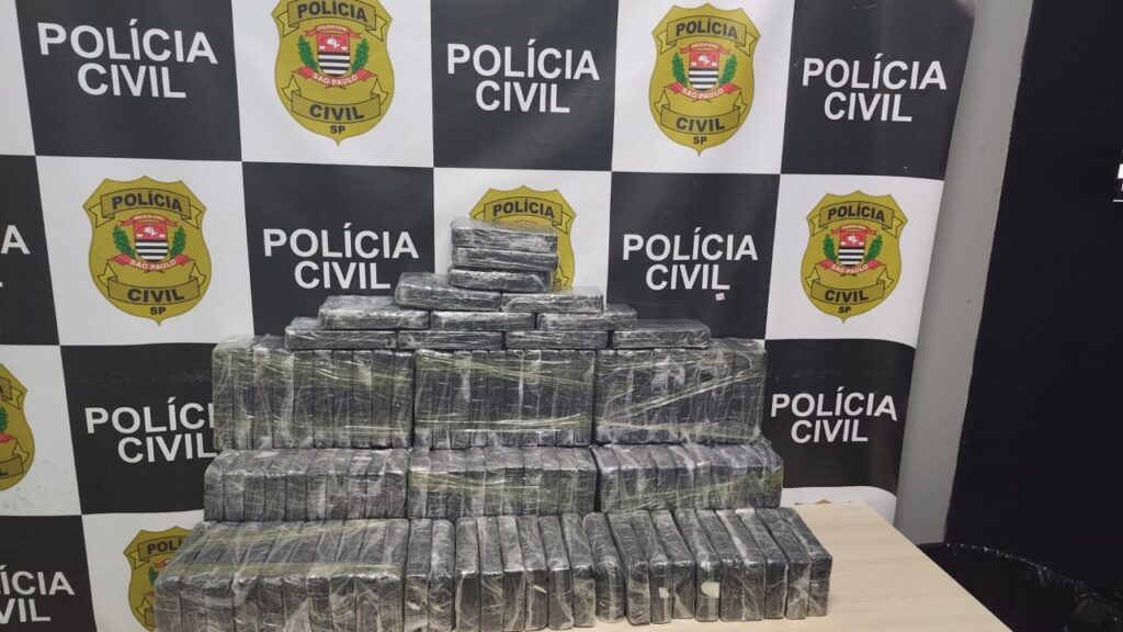 Paulínia: Polícia Civil apreende 140 kg de cocaína em caminhão de combustível usado como fachada