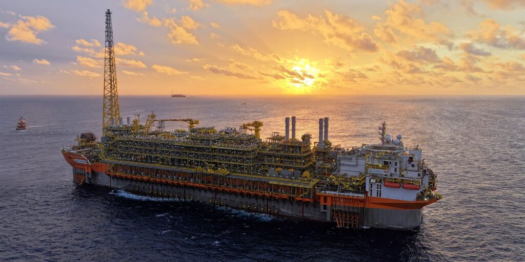 Pré-sal brasileiro: Navio-plataforma da Petrobras alcança pico de produção