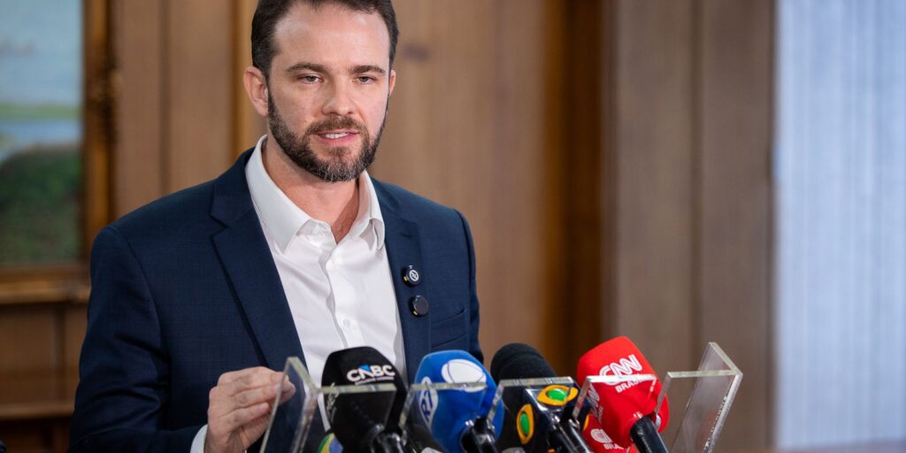 Salário mínimo deve atingir R$ 1.741 em 2027 com ganho real