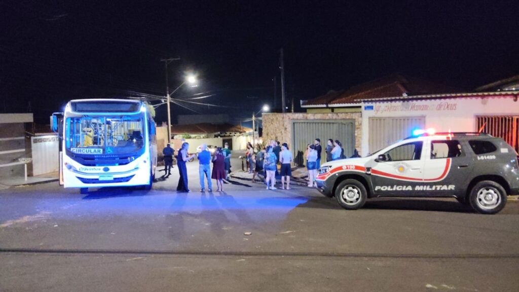 Tragédia em Cravinhos: jovem motociclista morre em colisão com ônibus urbano