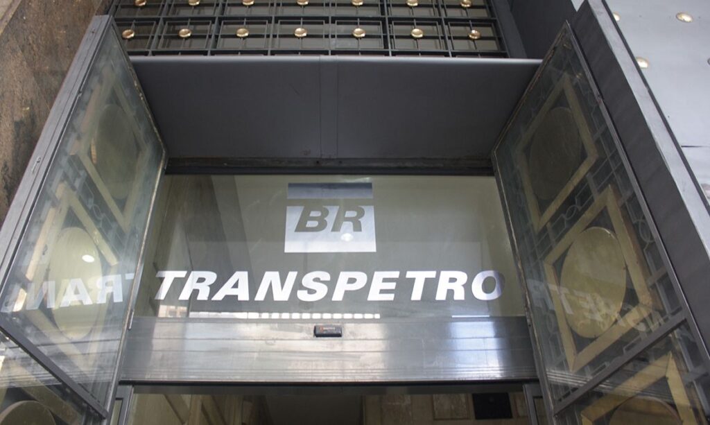 Transpetro anuncia concurso público com salários de até R$ 15 mil e vagas em todo o país