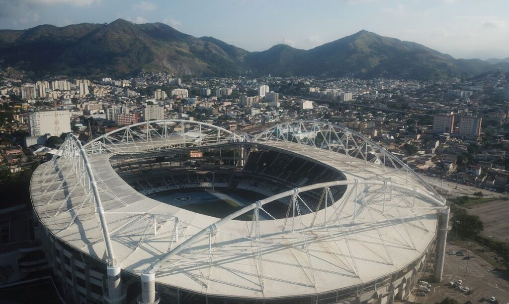 Ventania extrema no Rio de Janeiro adia clássico do Brasileirão Feminino