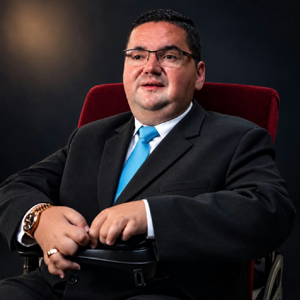 Advogado com AME supera barreiras e transforma vivência pessoal em luta pelo direito à saúde