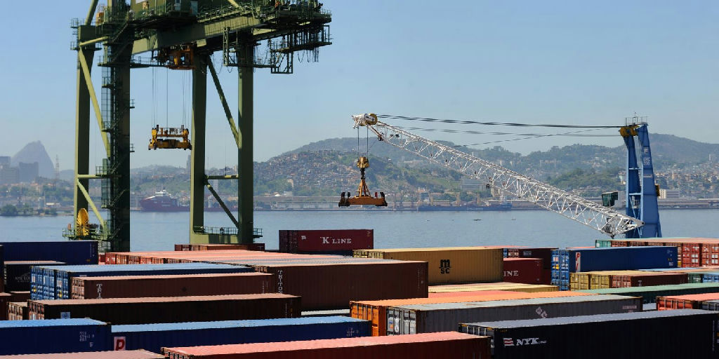 Agosto registra superávit de US$ 7,4 bilhões na balança comercial