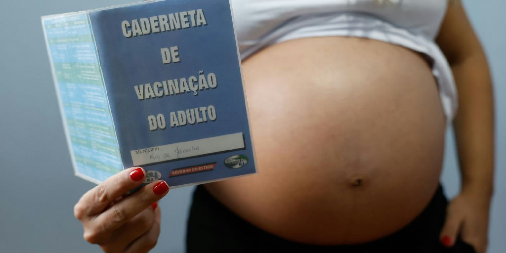 Baixa cobertura vacinal contra gripe e covid expõe gestantes a riscos graves no Brasil