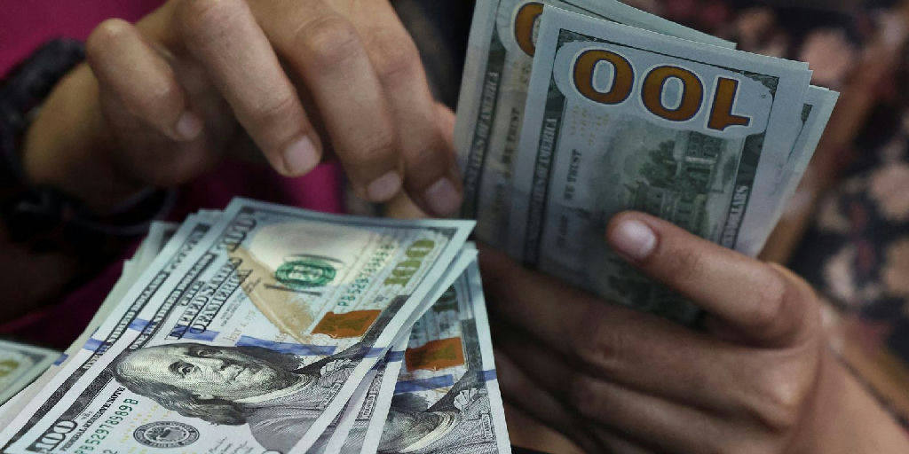 Dólar atinge R$ 5,22 em dia de turbulência global e marca maior patamar desde março