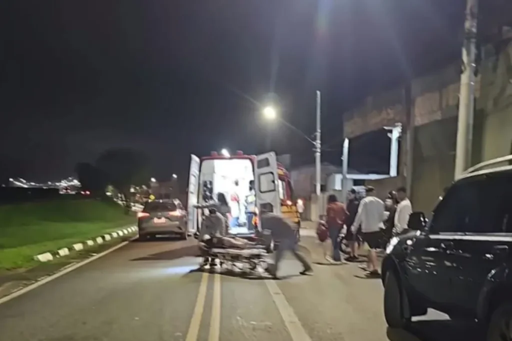 Motociclista sofre ferimentos graves após colisão com cavalo em avenida de Registro