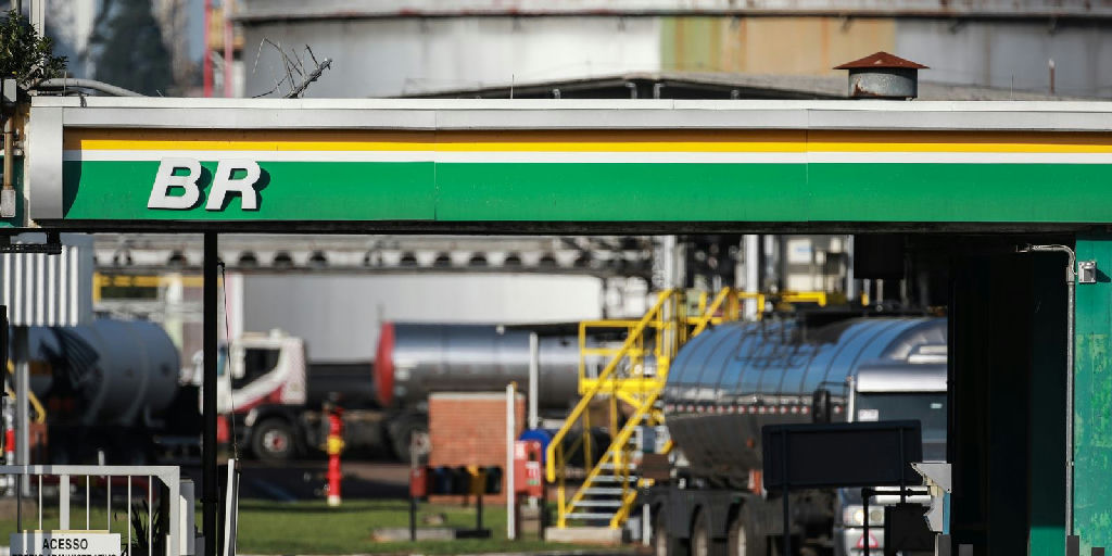 Petrobras reajusta diesel, mas subsídio governamental mantém preço final estável nas refinarias