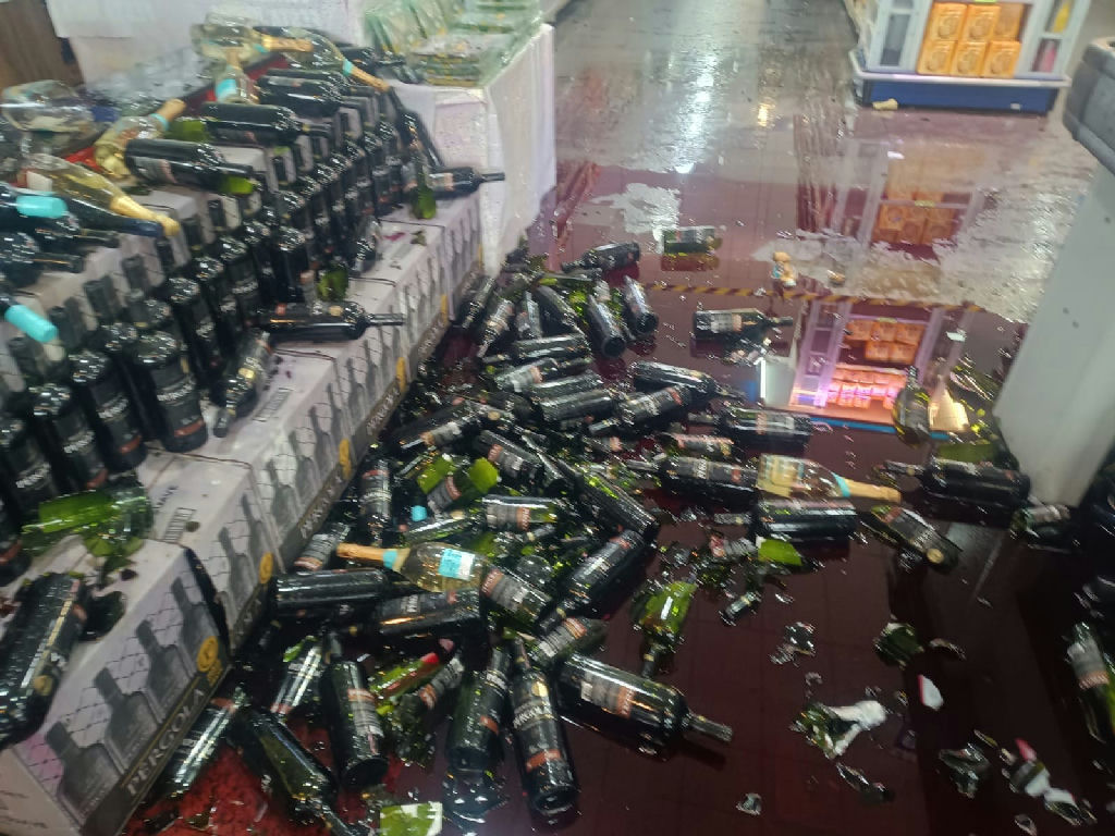 Recusa de cartão leva homem a destruir R$ 60 mil em vinhos em supermercado no interior paulista