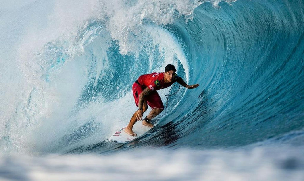 Tricampeão Medina tira 10 e é vice na etapa de Fiji da WSL