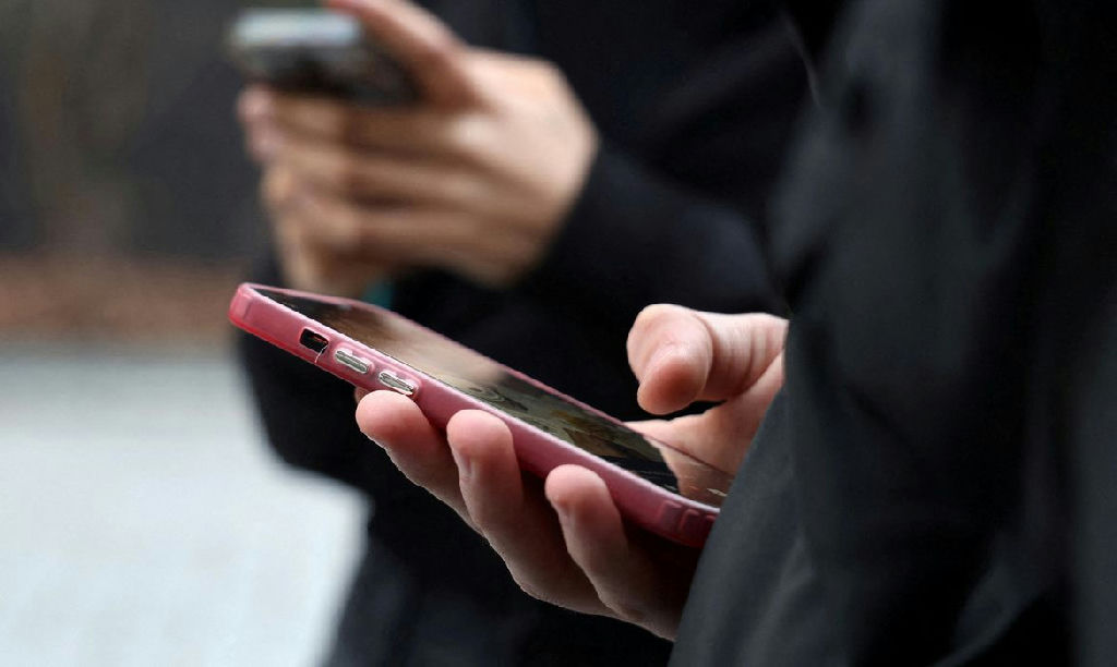 Vício em apostas online avança entre jovens e acende alerta no Brasil