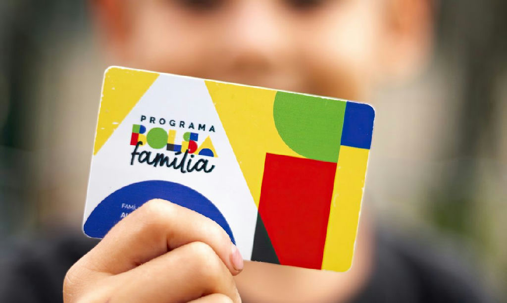 Benefícios sociais sustentam economia do interior e cortes ameaçam comércio local