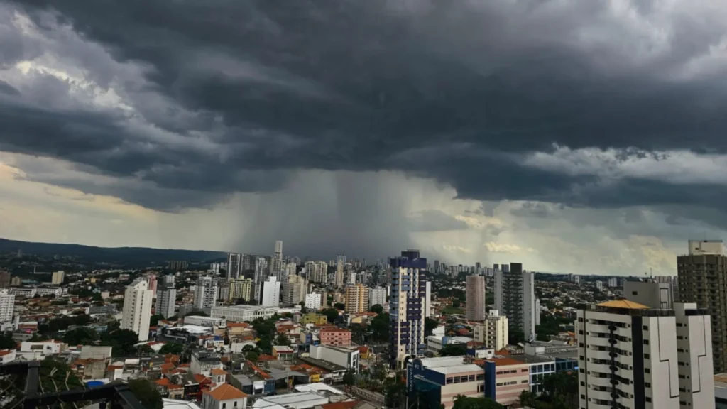 Chuva e nebulosidade marcam o 1º turno das eleições em Sorocaba e Jundiaí