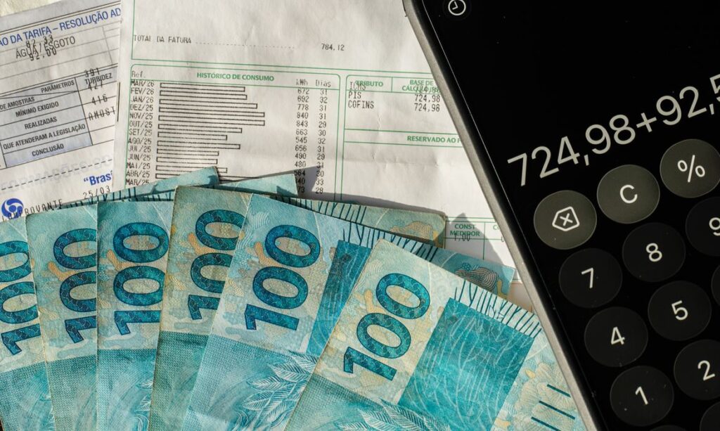 Dívida pública atinge 82,9% do PIB e setor público registra déficit em setembro
