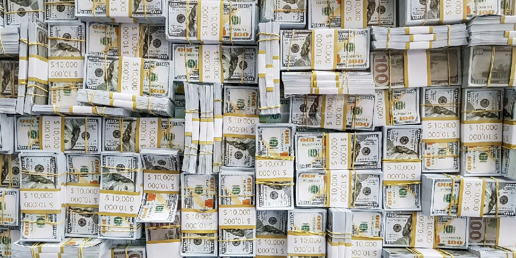 Dólar avança e supera R$ 5,22 em meio a tensões geopolíticas globais