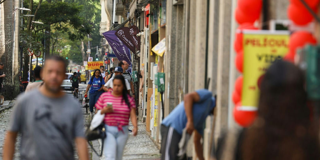 Fim da escala 6x1 renova esperanças de trabalhadores por mais tempo e saúde