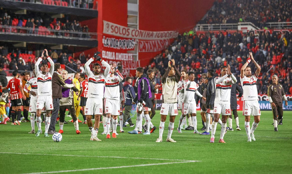 Flamengo empata com Estudiantes e decide vaga na final da Libertadores no Maracanã