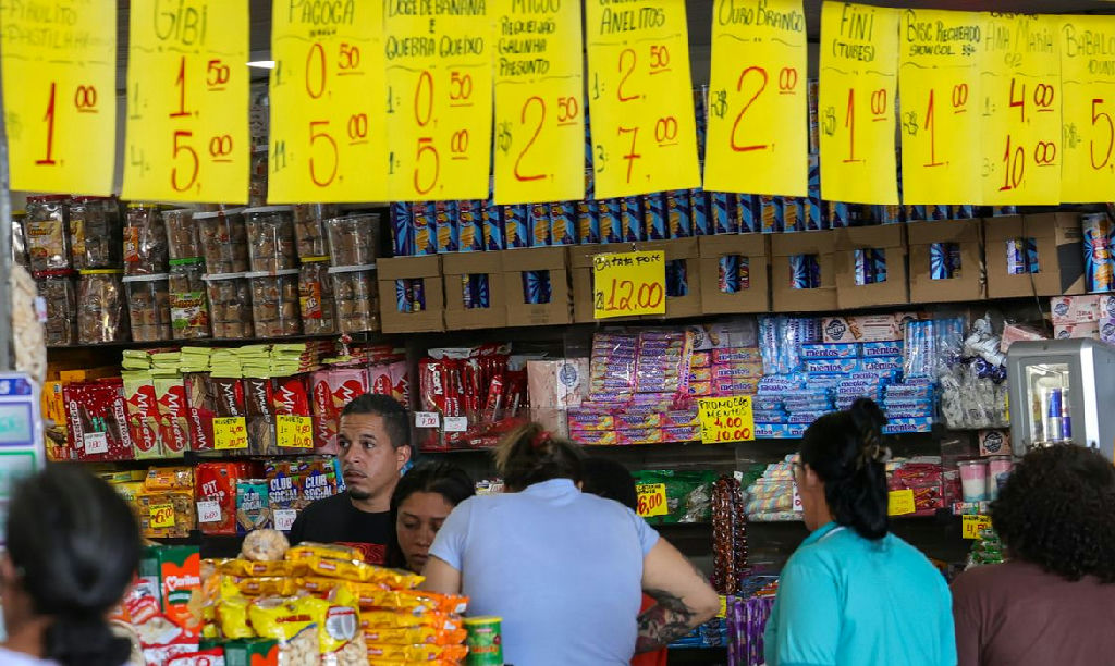 Governo prevê crédito a empresas afetadas por fim da 6x1, diz Durigan