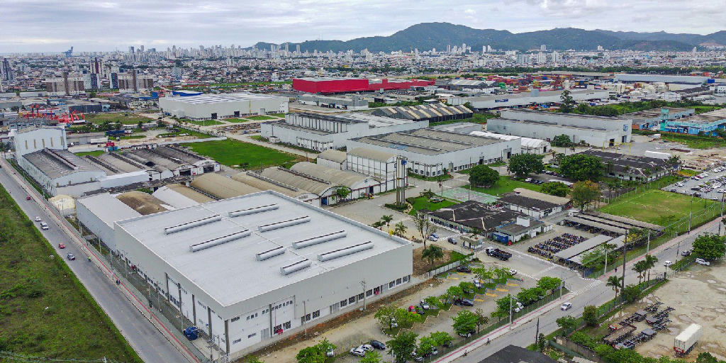 Juros altos barram crédito e investimentos da indústria, alerta CNI