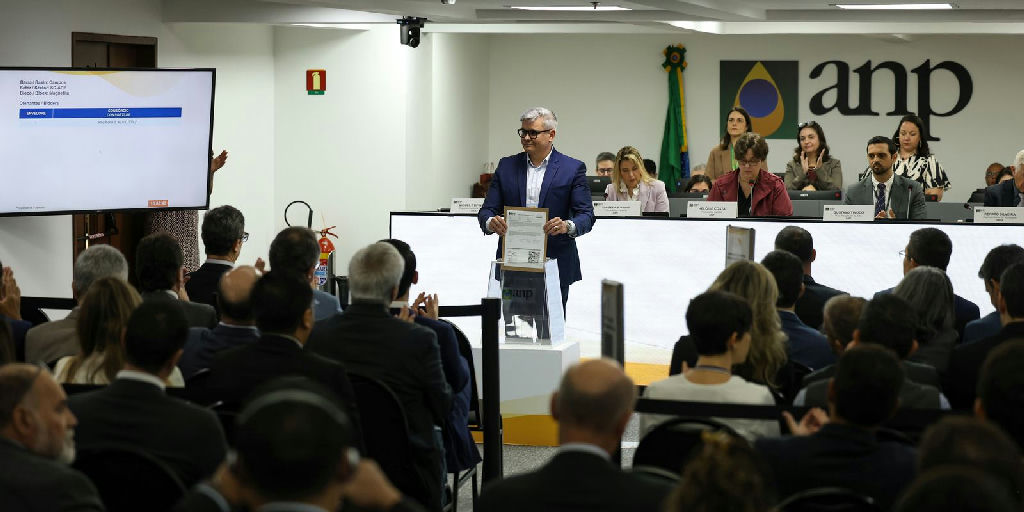 Leilão do pré-sal arremata sete blocos e gera R$ 530 milhões em bônus