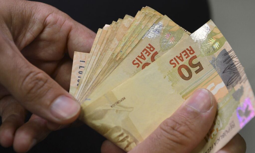 Número de superendividados no Brasil dispara 75% em cinco anos, aponta Banco Central