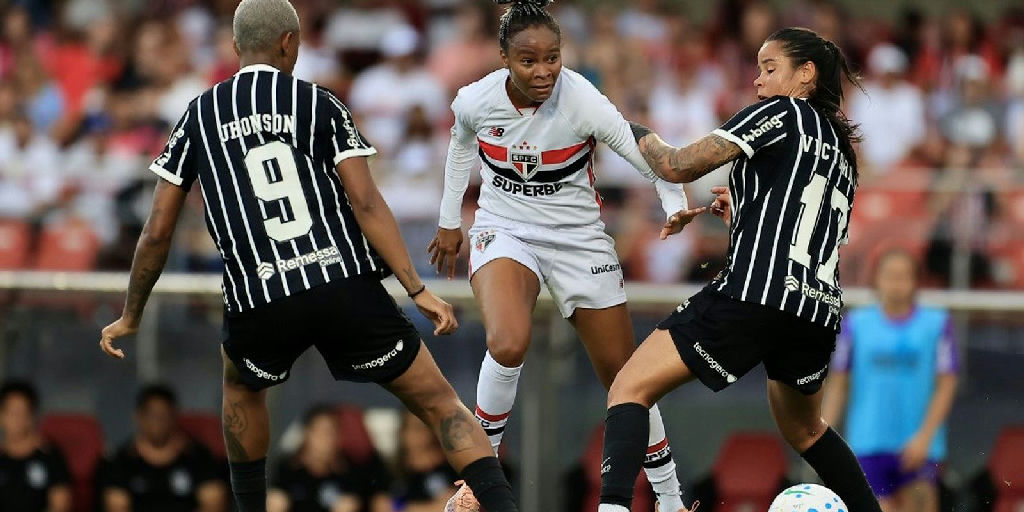 São Paulo conquista inédito título brasileiro de futebol feminino e quebra hegemonia alvinegra