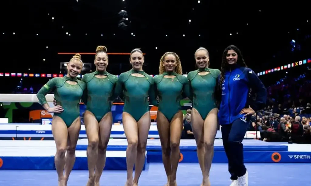 Seleção brasileira garante a quinta posição na decisão por equipes do Mundial de Ginástica