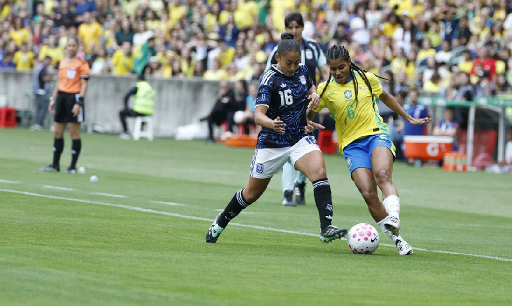 Seleção Feminina: Brasil chega a Recife para segundo amistoso contra Argentina após mudanças no elenco