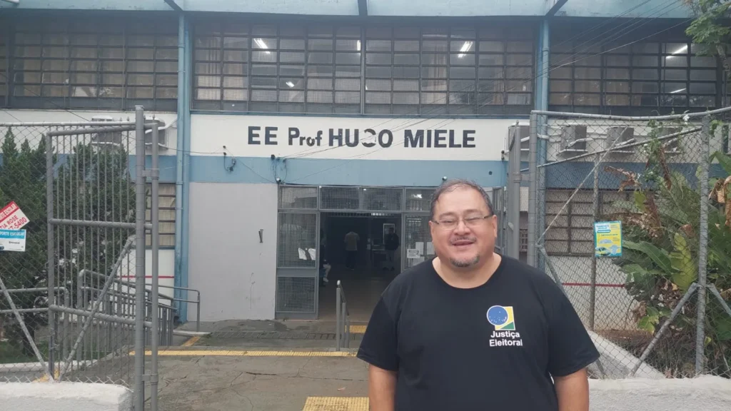 Três décadas de cidadania: como um mesário do interior de SP transformou estratégia em paixão eleitoral