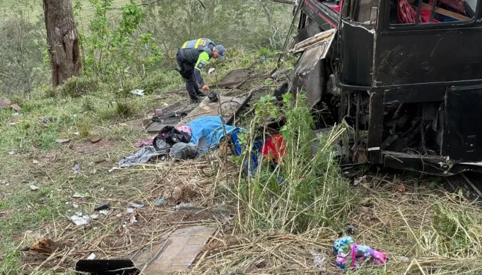 Acidente ônibus Cruzeiro: seis mortos e dezenas de feridos em tragédia com romeiros na Sp-052