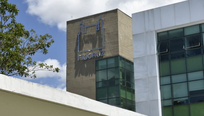 Acordo entre Fiocruz e farmacêutica impulsiona produção de novo antirretroviral no Brasil