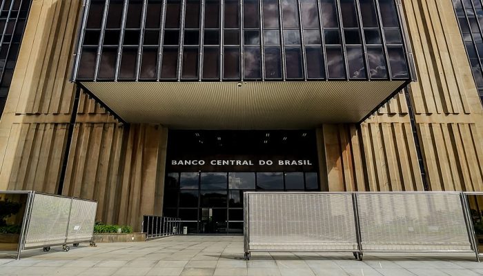 Ata do Copom revela desaceleração da inflação, mas Banco Central mantém cautela