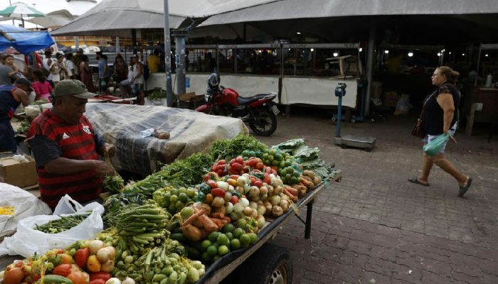 Auxílios sociais evitam retração severa na economia do interior, aponta USP