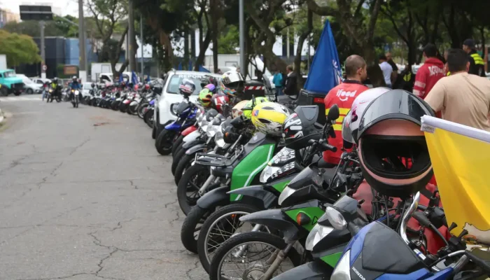 Baixa cobertura previdenciária expõe motociclistas de aplicativo a riscos no Brasil