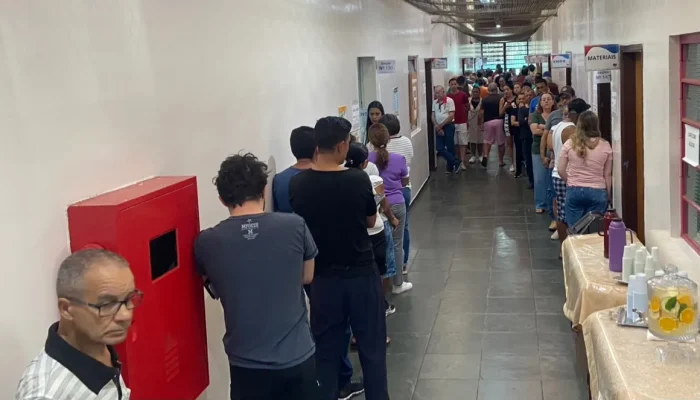Café, água saborizada e chorinho transformam votação no maior ponto de Limeira