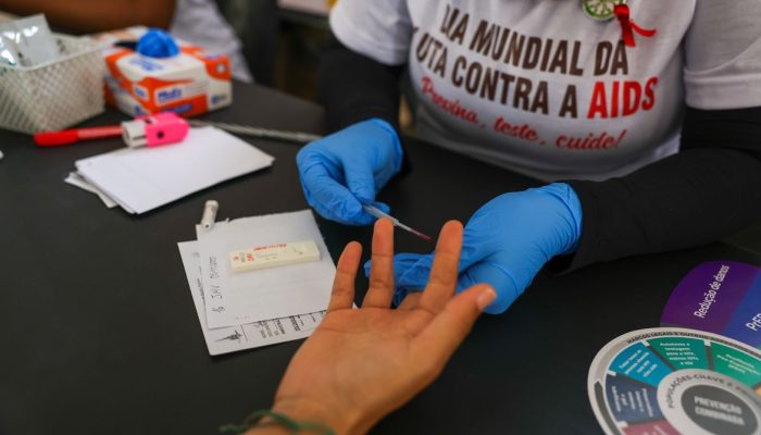 Desinformação sobre HIV ainda é barreira no Brasil e ameaça avanços no tratamento