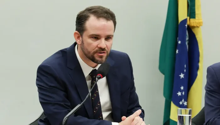 Dívida pública do Brasil: ministro Dario Durigan contextualiza endividamento frente a potências