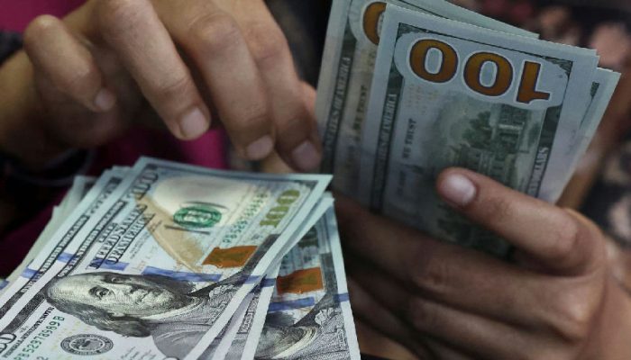 Dólar atinge R$ 5,22 em dia de turbulência global e marca maior patamar desde março