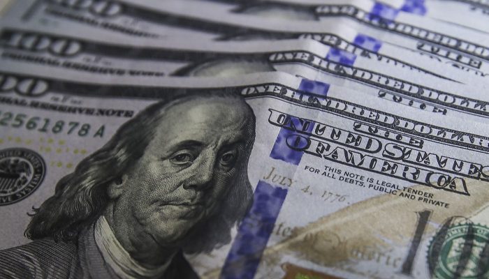 Dólar recua para R$ 5,17 e bolsa interrompe sequência de quedas após anúncio nos EUA