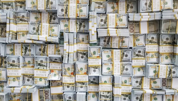 Dólar se aproxima de R$ 5,20 em dia de pessimismo global e queda na bolsa