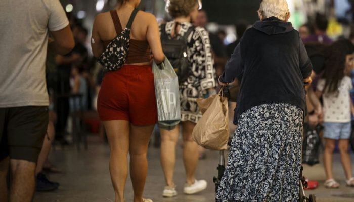 Economistas alertam: corte massivo de gastos públicos atingiria programas sociais