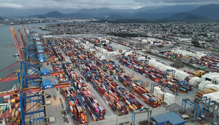 Exportações brasileiras atingem recorde histórico e reduzem déficit externo em junho