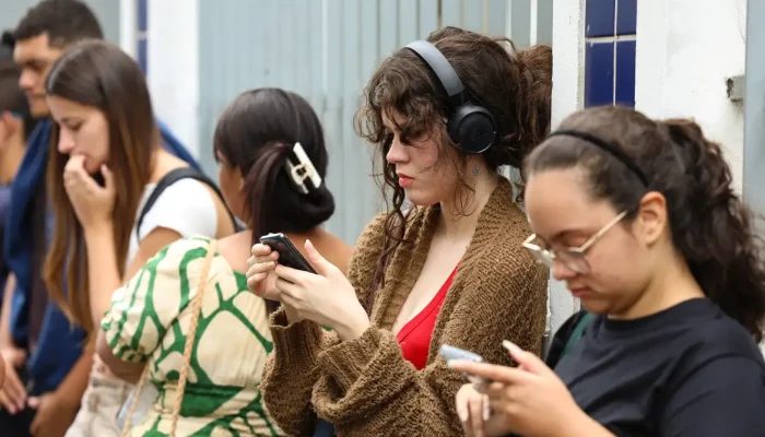 Formalização desigual do trabalho jovem no Brasil compromete futuro profissional
