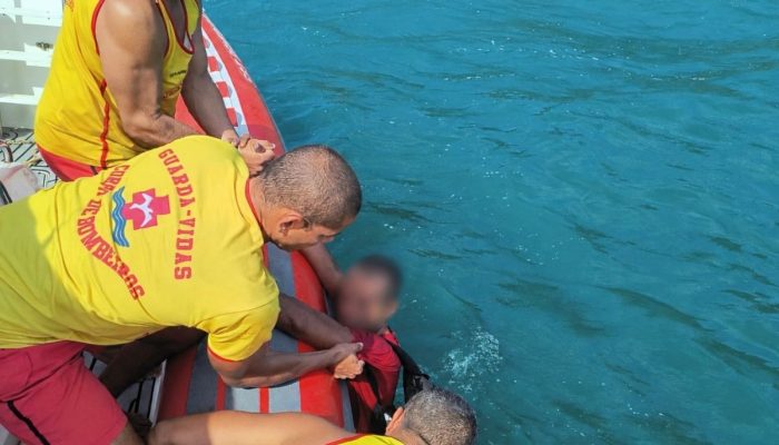 Fuga inusitada pelo mar termina com prisão após furto de picanha em Ilhabela