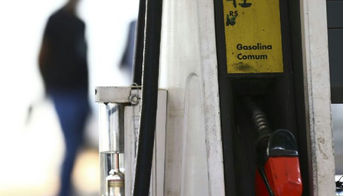 Governo intensifica fiscalização e subsídios para estabilizar preços dos combustíveis