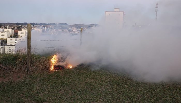 Grande incêndio em Jacareí consome 15 mil m² de vegetação e mobiliza Defesa Civil