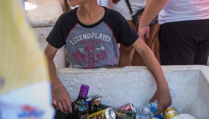 lei, qualquer atividade realizada por menores de 16 anos (exceto aprendiz). Prej