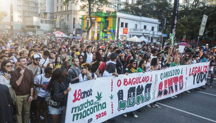 Milhares marcham em São Paulo pela legalização da maconha e debatem impactos da criminalização